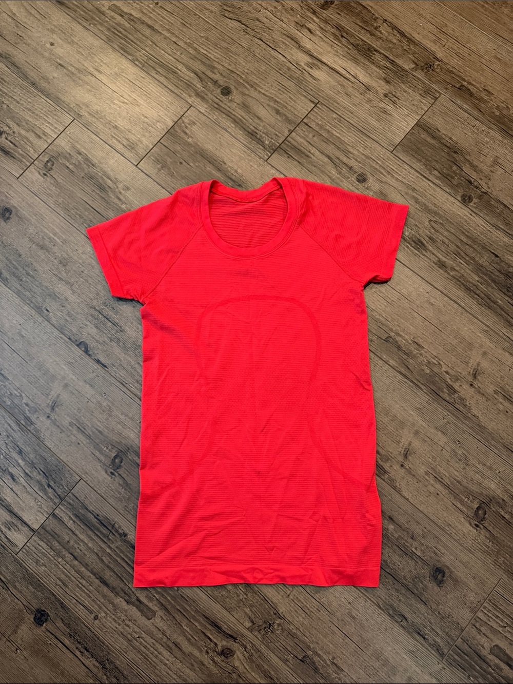 Swifty Tech 2.0 Hip Length Bright Red Short Sleeve Tee